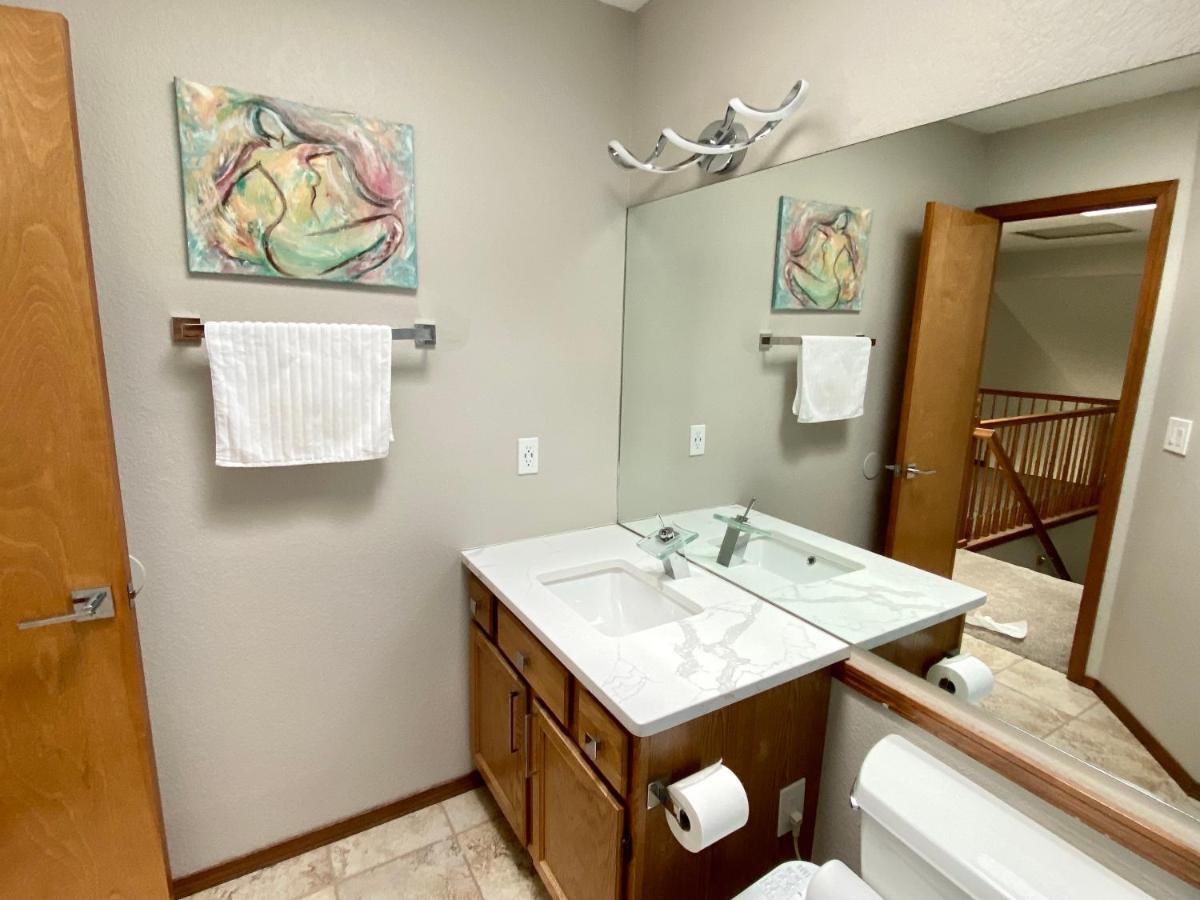 Artsy Home Close To Usafa With Fireplace And Patio Colorado Springs Exteriör bild