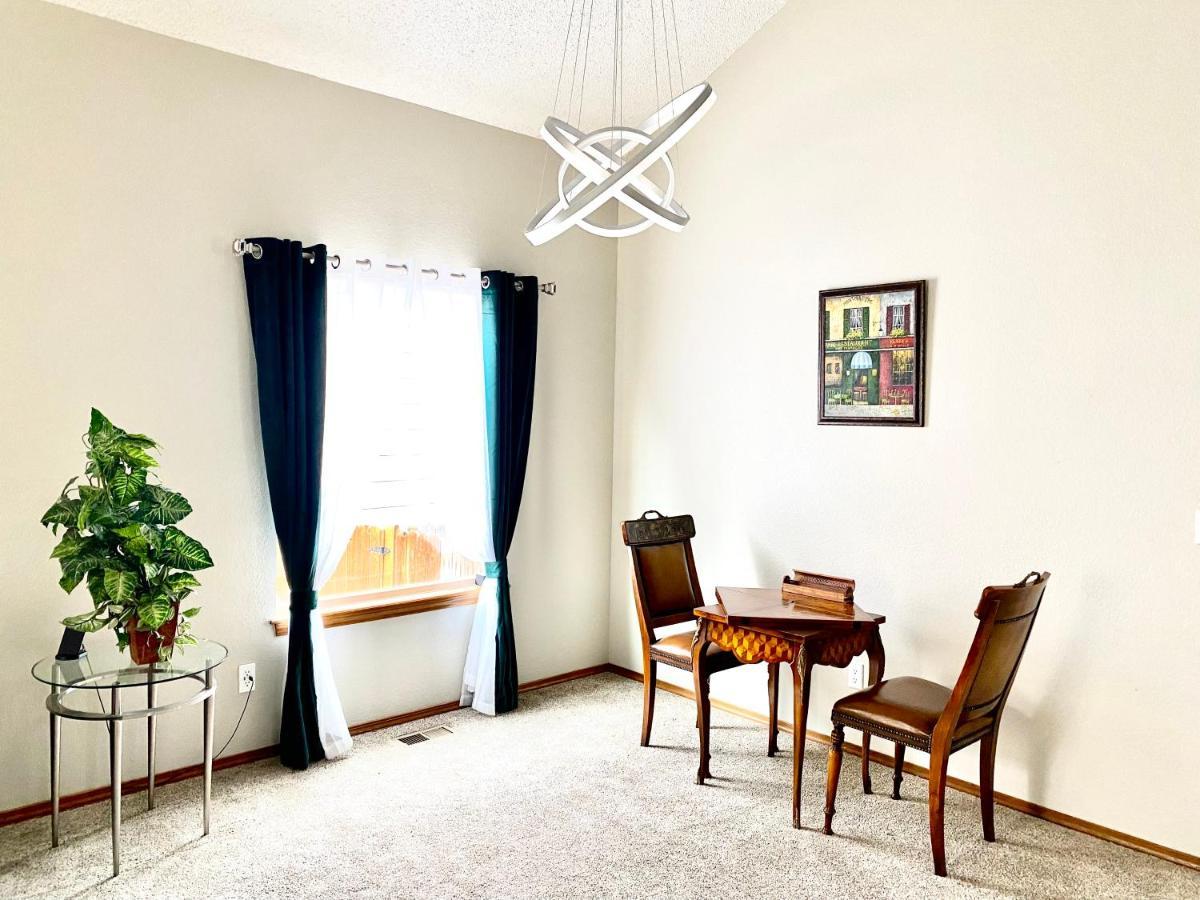 Artsy Home Close To Usafa With Fireplace And Patio Colorado Springs Exteriör bild