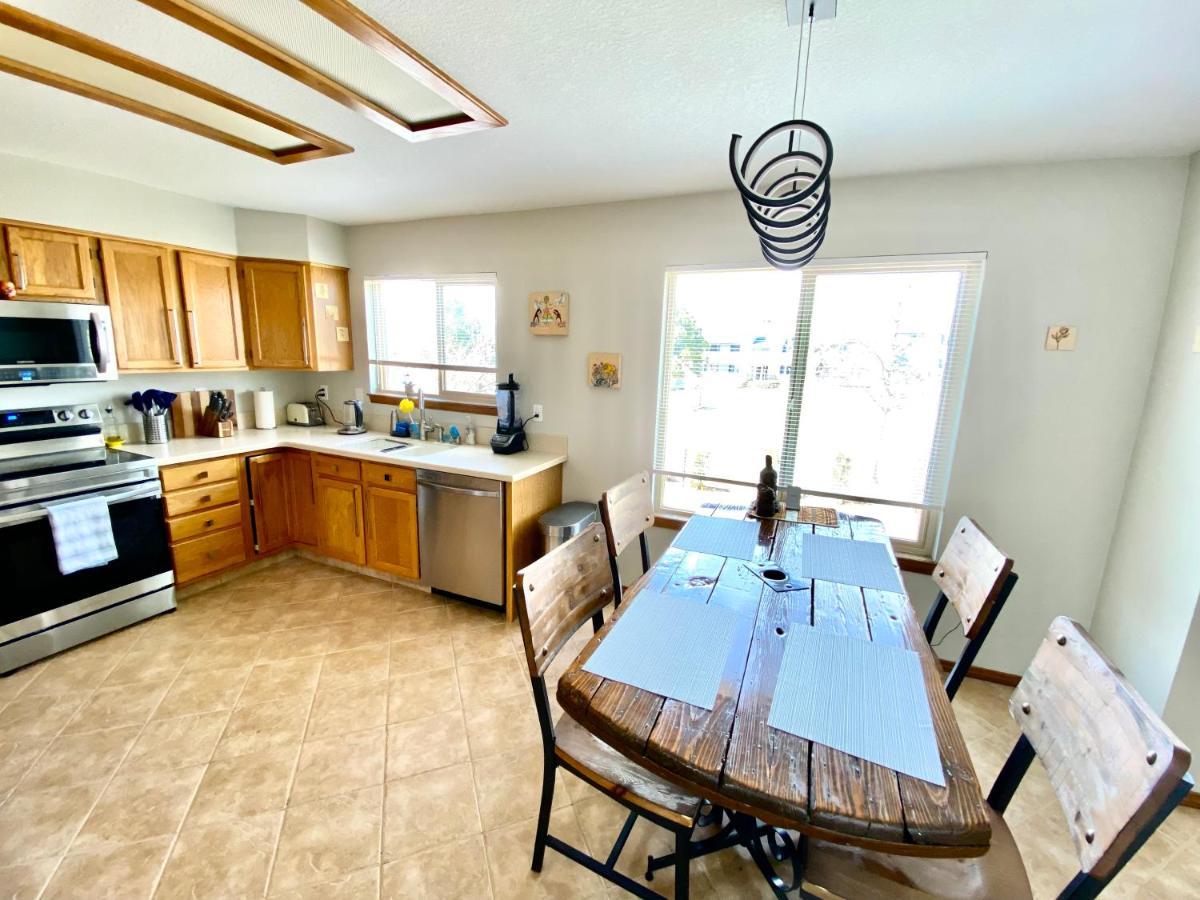 Artsy Home Close To Usafa With Fireplace And Patio Colorado Springs Exteriör bild